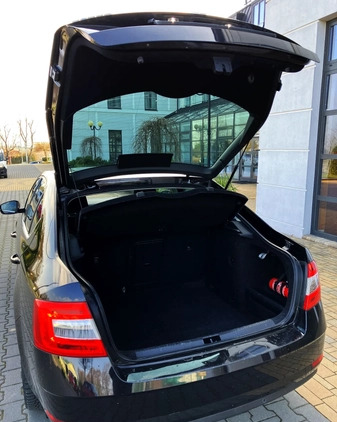 Skoda Octavia cena 47999 przebieg: 207000, rok produkcji 2018 z Rzeszów małe 154